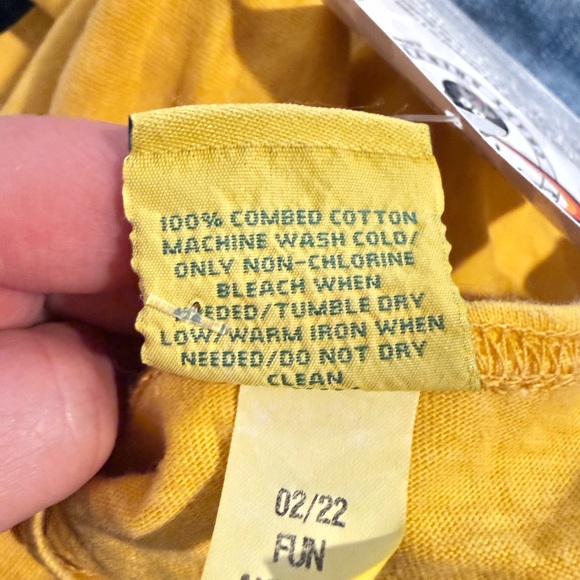 NWT Crazy Shirts Hawaii B. Kliban "Catnapple" T-Shirt 🐱🍍💛 - Picture 5 of 7